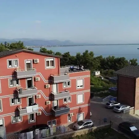 Vila Pergola *
